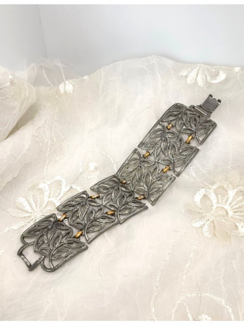Vintage Coro Pegasus silver & Gold tone Panel Bracelet - Picture 4 of 6